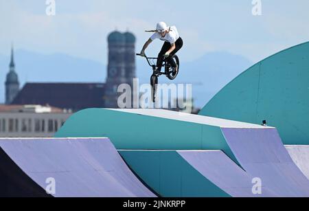 Munich, Allemagne. 12th août 2022. Championnats d'Europe, Championnat d'Europe, BMX, femmes, finale, Colline olympique. Kim Lea Müller, l'Allemagne, est en concurrence dans la finale. Credit: Angelika Warmuth/dpa/Alamy Live News Banque D'Images