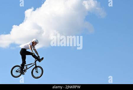 Munich, Allemagne. 12th août 2022. Championnats d'Europe, Championnat d'Europe, BMX, femmes, finale, Colline olympique. Kim Lea Müller, l'Allemagne, est en concurrence dans la finale. Credit: Angelika Warmuth/dpa/Alamy Live News Banque D'Images