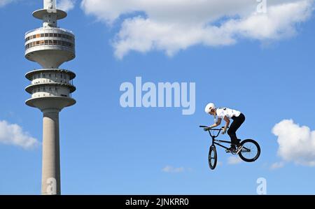 Munich, Allemagne. 12th août 2022. Championnats d'Europe, Championnat d'Europe, BMX, femmes, finale, Colline olympique. Kim Lea Müller, l'Allemagne, est en concurrence dans la finale. Credit: Angelika Warmuth/dpa/Alamy Live News Banque D'Images