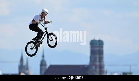 Munich, Allemagne. 12th août 2022. Championnats d'Europe, Championnat d'Europe, BMX, femmes, finale, Colline olympique. Kim Lea Müller, l'Allemagne, est en concurrence dans la finale. Credit: Angelika Warmuth/dpa/Alamy Live News Banque D'Images