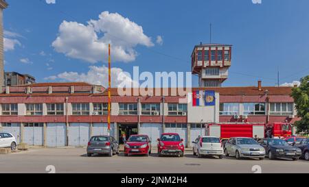 NIS, Serbie - 04 août 2022 : bâtiment des pompiers et du service de sauvetage au centre-ville. Banque D'Images