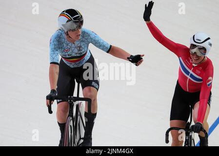 Munich, Allemagne. 12th août 2022. Le cycliste belge Katrien de Clercq et la norvégienne Anita Yvonne Stenberg photographiés à l'arrivée de la course féminine de 10 km finale, à l'Euro de cyclisme sur piste, dans le cadre du Championnat d'Europe Munich 2022, à Munich, en Allemagne, le vendredi 12 août 2022. La deuxième édition des Championnats d'Europe du sport se déroule du 11 au 22 août et compte neuf sports. BELGA PHOTO BENOIT DOPPAGNE crédit: Belga News Agency/Alay Live News Banque D'Images