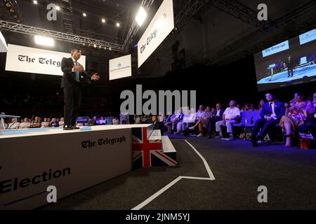 Cheltenham, Royaume-Uni. 12 août 2022. Le député de Rishi Sunak, à la direction du Parti conservateur, s'est tenu au Centaur, à l'hippodrome de Cheltenham, Gloucesest Banque D'Images