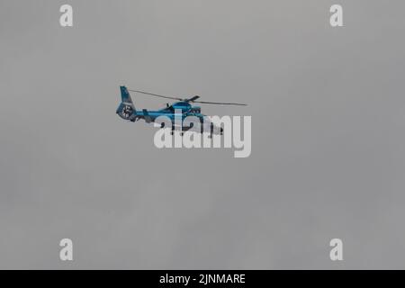 Jérusalem, Israël - 5 mai 2022 : un hélicoptère dauphin eurocopter MH-65 de la force aérienne israélienne, volant dans un ciel voilé. Banque D'Images