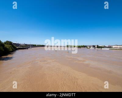 Panorama de la Garonne depuis les rives de Bordaux Banque D'Images