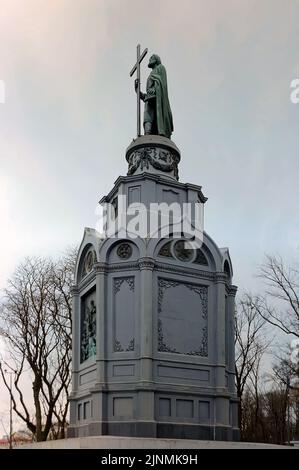 Le Monument de Saint Vladimir à Kiev en Ukraine. Il est dédié au Grand Prince de Kiev Vladimir le Grand, construit en 1853. Banque D'Images