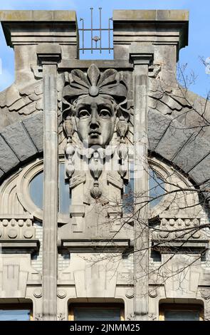 Mascaron sur la Maison de la veuve Weeping à Kiev en Ukraine Banque D'Images