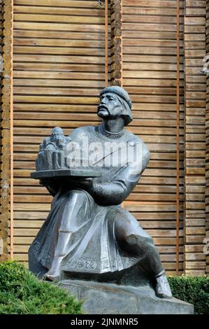Yaroslav le Sage, tenant un modèle de la cathédrale Saint Sofia - célèbre statue à Kiev, Ukraine Banque D'Images