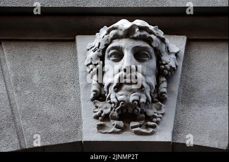 Mascaron sur une ancienne façade de bâtiment à Kiev Ukraine Banque D'Images