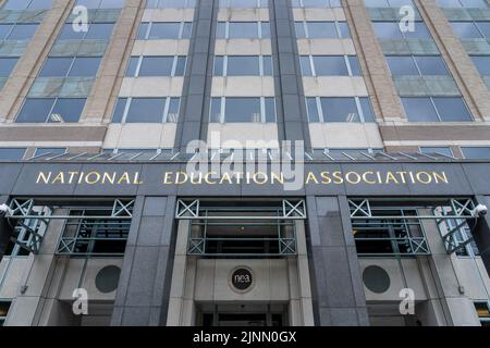 Washington, DC - 27 juin 2022 : entrée de l'Association nationale de l'éducation au siège social de DC. Banque D'Images
