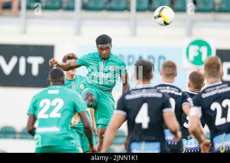 Virton, Luxembourg. 12th août 2022. Keres Masangu de Virton photographié en action lors d'un match de football entre RE Virton et RWDM Molenbeek, vendredi 12 août 2022 à Virton, le 1 sur 22 dans la division Challenger Pro League 2nd des championnats belges 2022-2023 1B. BELGA PHOTO BRUNO FAHY crédit: Belga News Agency/Alay Live News Banque D'Images