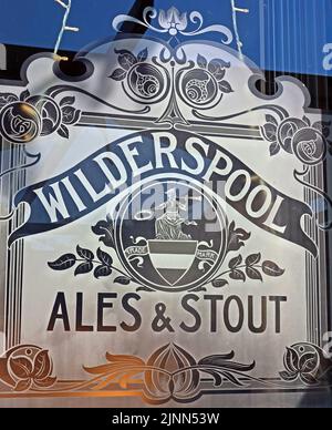 Railway Hotel Pub, Nantwich gravé avec Greenalls Wilderspool Ales & Stout et logo de Warrington, Cheshire, Angleterre, Royaume-Uni Banque D'Images