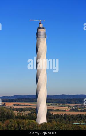 Tour d'essai pour les ascenseurs à Rottweil sous un ciel bleu sans nuages. Rottweil, Fribourg, Bade-Wurtemberg, Allemagne Banque D'Images