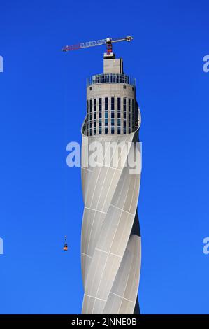 Tour d'essai pour les ascenseurs à Rottweil sous un ciel bleu sans nuages. Rottweil, Fribourg, Bade-Wurtemberg, Allemagne Banque D'Images