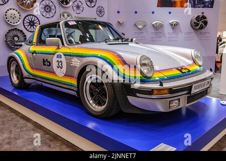 Historique bb Rainbow Porsche 911 Targa Turbo avec des bandes de jantes arc-en-ciel et classiques, salon Techno Classica, Essen, Rhénanie-du-Nord-Westphalie Banque D'Images
