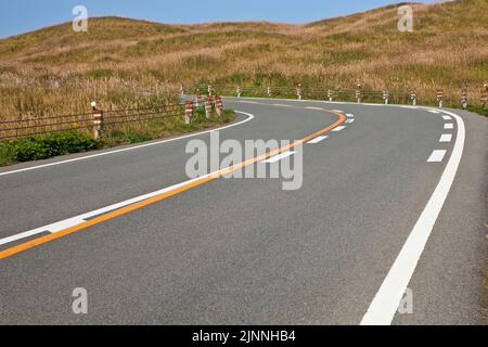 Route de montagne près de Mt. ASO à Kumamoto, Japon Banque D'Images