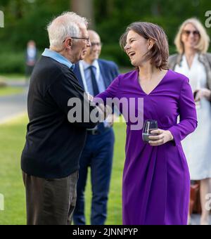 Réunion de G7 ministres des Affaires étrangères à Weissenhaus. LR Josep Borrell, Haut Représentant de l'UE pour les affaires étrangères et la politique de sécurité, et Annalena Baerbock (Alliance 90/les Verts), Ministre fédéral des affaires étrangères, lors de la réception au début de la réunion des ministres des affaires étrangères de G7. Banque D'Images