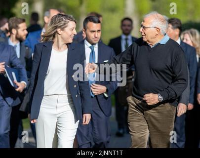 Réunion de G7 ministres des Affaires étrangères à Weissenhaus. LR Melanie Joly, ministre des Affaires étrangères du Canada, et Josep Borrell, haut représentant de l'UE pour les Affaires étrangères et la politique de sécurité, lors de la réception au début de la réunion des ministres des Affaires étrangères de G7. Banque D'Images