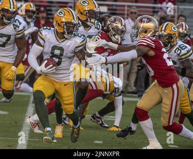 Santa Clara, États-Unis. 13th août 2022. Les Packers de Green Bay Amari Rodgers (8) retourne un coup d'envoi dans le deuxième trimestre contre le San Francisco 49ers au stade Levi's à Santa Clara, Californie, vendredi, 12 août 2022. Les 49ers ont battu les Packers 28-21 dans leur premier jeu de pré-saison photo par Terry Schmitt/UPI crédit: UPI/Alay Live News Banque D'Images