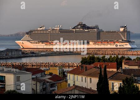 Marseille, France. 13th août 2022. Le navire de croisière MSC Seaview arrive au port méditerranéen français de Marseille. Crédit : SOPA Images Limited/Alamy Live News Banque D'Images