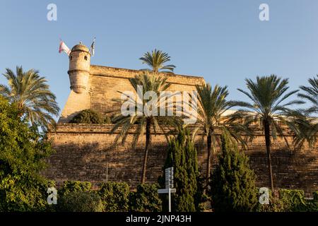 Palma de Majorque, Espagne. Murs et remparts du Baluard de Sant Pere (bastion Saint-Pierre), un art moderne et ancienne forteresse Banque D'Images