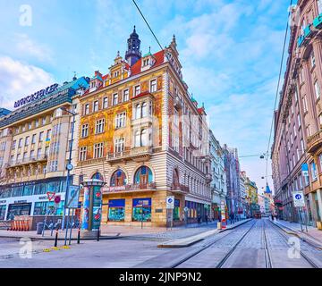 PRAGUE, RÉPUBLIQUE TCHÈQUE - 6 MARS 2022 : Maison Wiehl décorée de fresques colorées, à l'angle de la place Venceslas et de la rue Vodickova, sur 6 mars à Prague Banque D'Images