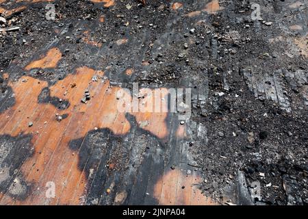 KHARKIV REG, UKRAINE - 30 juillet 2022 : le plancher brisé du musée du philosophe ukrainien Hryhoriy Skovoroda. La Russie détruit le musée Skovoroda par une frappe de missiles dans la région de Kharkiv Banque D'Images