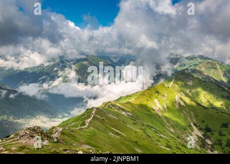 Vue du sommet de Kasprowy Wierch à Tatras en Pologne, Europe Banque D'Images