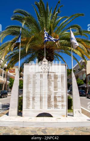 Sparta, Grèce, 20 juillet 2022. Plaque aux athlètes olympiques anciens et modernes de Laconia, à Sparte. Banque D'Images