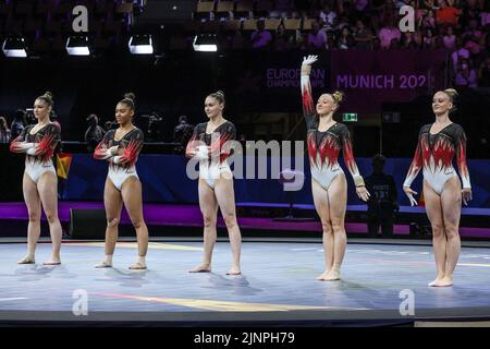 Munich, Allemagne. 13th août 2022. Équipe belge en photo au début de la finale de l'équipe féminine des Championnats d'Europe de gymnastique artistique Munich 2022, à Munich, en Allemagne, le samedi 13 août 2022. La deuxième édition des Championnats d'Europe a lieu du 11 au 22 août et comporte neuf sports. BELGA PHOTO BENOIT DOPPAGNE crédit: Belga News Agency/Alay Live News Banque D'Images