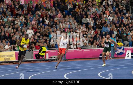 Joseph Paul Amoah, du Ghana, Zharnel Hughes, d’Angleterre, et Shajar Abbas, du Pakistan, en compétition pour la finale masculine de 200m aux Jeux du Commonwealth à Alex Banque D'Images