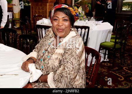 Rustie Lee au déjeuner pour HRH la duchesse de l’anniversaire de Cornwall en 75th Banque D'Images