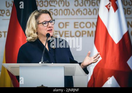 Tbilissi, Georgi. 30th juin 2022. La ministre fédérale du développement, Svenja Schulze (SPD), lors d'une conférence de presse. Tbilissi, 06/29/2022. Credit: dpa/Alay Live News Banque D'Images