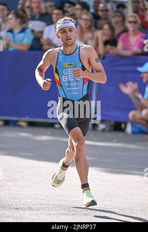 Le triathlète belge Jelle Geens photographié en action lors des championnats européens de triathlon masculin Munich 2022, à Munich, en Allemagne, le samedi 13 août 2022. La deuxième édition des Championnats d'Europe a lieu du 11 au 22 août et comporte neuf sports. BELGA PHOTO ERIC LALMAND Banque D'Images