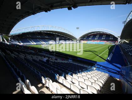 Huddersfield, Angleterre, 13th août 2022. Vue générale du stade John Smiths pendant le match de championnat Sky Bet au stade John Smith, Huddersfield. Le crédit photo devrait se lire: Lexy Ilsley / Sportimage Banque D'Images