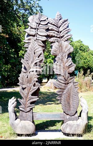 Sculpture en bois / installation de sculpture Bute Park, commémorant l'ouverture de l'arboretum Cardiff été 2022 août Banque D'Images