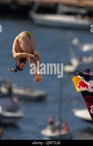 Oslo, Norvège 13 août 2022, Catalin Preda de Roumanie participe à la série mondiale de plongée Red Men Bull Cliff à Oslo, Norvège. Credit: Nigel Waldron/Alay Live News Banque D'Images