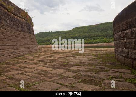 Été 2022 au Ladybower Reservoir, Peak District Banque D'Images