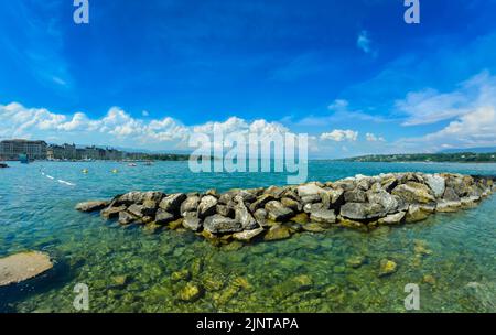 Belles eaux cristallines du lac Léman, Suisse, Europe. Banque D'Images