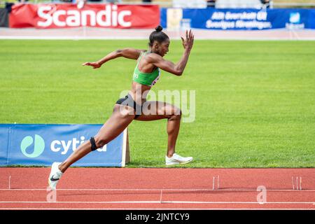 Le long pull suédois Khaddi Sagnia court pour un saut. Elle est actuellement l'un des meilleurs cavaliers longs au monde. Banque D'Images