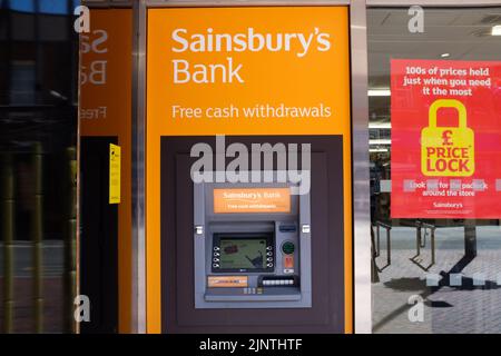 Un point de cashpoint pour Sainsbury's Bank. Banque D'Images