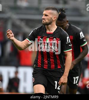 Milan, Italie. 13th août 2022. Ante Rebic d'AC Milan célèbre son deuxième but lors d'un match de football entre AC Milan et Udinese à Milan, Italie, le 13 août 2022. Crédit: Alberto Lingria/Xinhua/Alay Live News Banque D'Images