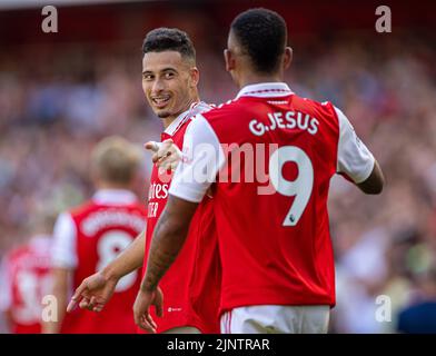 Londres, Royaume-Uni. 14th août 2022. Gabriel Martinelli (L) d'Arsenal célèbre après avoir obtenu le quatrième but lors du match de la Premier League anglaise entre Arsenal et Leicester City à Londres, en Grande-Bretagne, le 13 août 2022. Arsenal a remporté 4-2. Credit: Xinhua/Alay Live News Banque D'Images