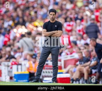 Londres, Royaume-Uni. 14th août 2022. Mikel Arteta, le gérant d'Arsenal, réagit lors du match de la première ligue anglaise entre Arsenal et Leicester City à Londres, en Grande-Bretagne, le 13 août 2022. Arsenal a remporté 4-2. Credit: Xinhua/Alay Live News Banque D'Images