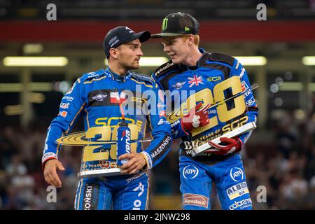 Bartosz Zmarzlik de Pologne et Dan Bewley du Royaume-Uni sur le podium lors du Grand Prix FIM de Grande-Bretagne au stade de la Principauté à Cardiff, pays de Galles, Royaume-Uni sur 13 août 2022 (photo d'Andrew SURMA/ Credit: SIPA USA/Alay Live News Banque D'Images