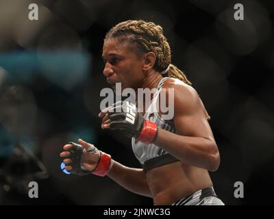 SAN DIEGO, CA - AOÛT 13: Angela Hill pendant la nuit de combat de l'UFC: Vera v Cruz événement à Pechanga Arena sur 13 août 2022, à San Diego, Californie, États-Unis. (Photo de Louis Grasse/PxImages) Banque D'Images