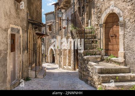 Pacentro, village médiéval de la province de l'Aquila, Abruzzes, centre de l'Italie. Banque D'Images