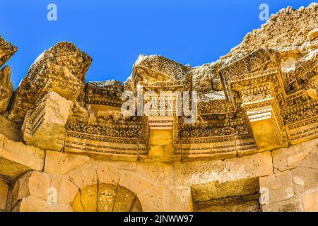 Décorations Nymphaéum Fontaine publique ville romaine ancienne Jerash Jordanie. Jerash est arrivé au pouvoir 300 BC à 600 AD. Ville romaine la plus originale du Moyen-Orient Banque D'Images