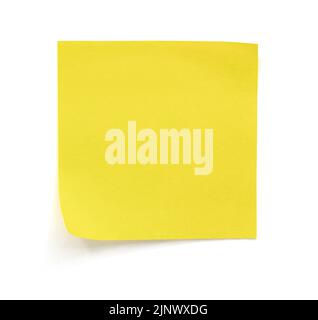Papier note jaune isolé sur fond blanc avec un masque. Banque D'Images