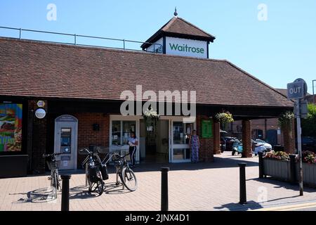 vue extérieure du supermarché waitrose, farnham, surrey, royaume-uni août 2022 Banque D'Images